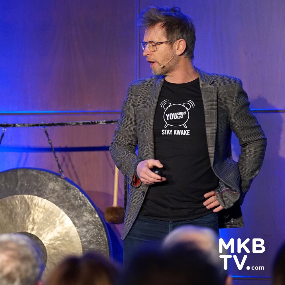 mkb_tv's tweet photo. You snooze, you lose speech van @JanHenkB van @fntheads tijdens de opening van de @PBrotterdam. Binnenkort interview @mkb_tv #mkbtv https://t.co/UYdL6ADt9j