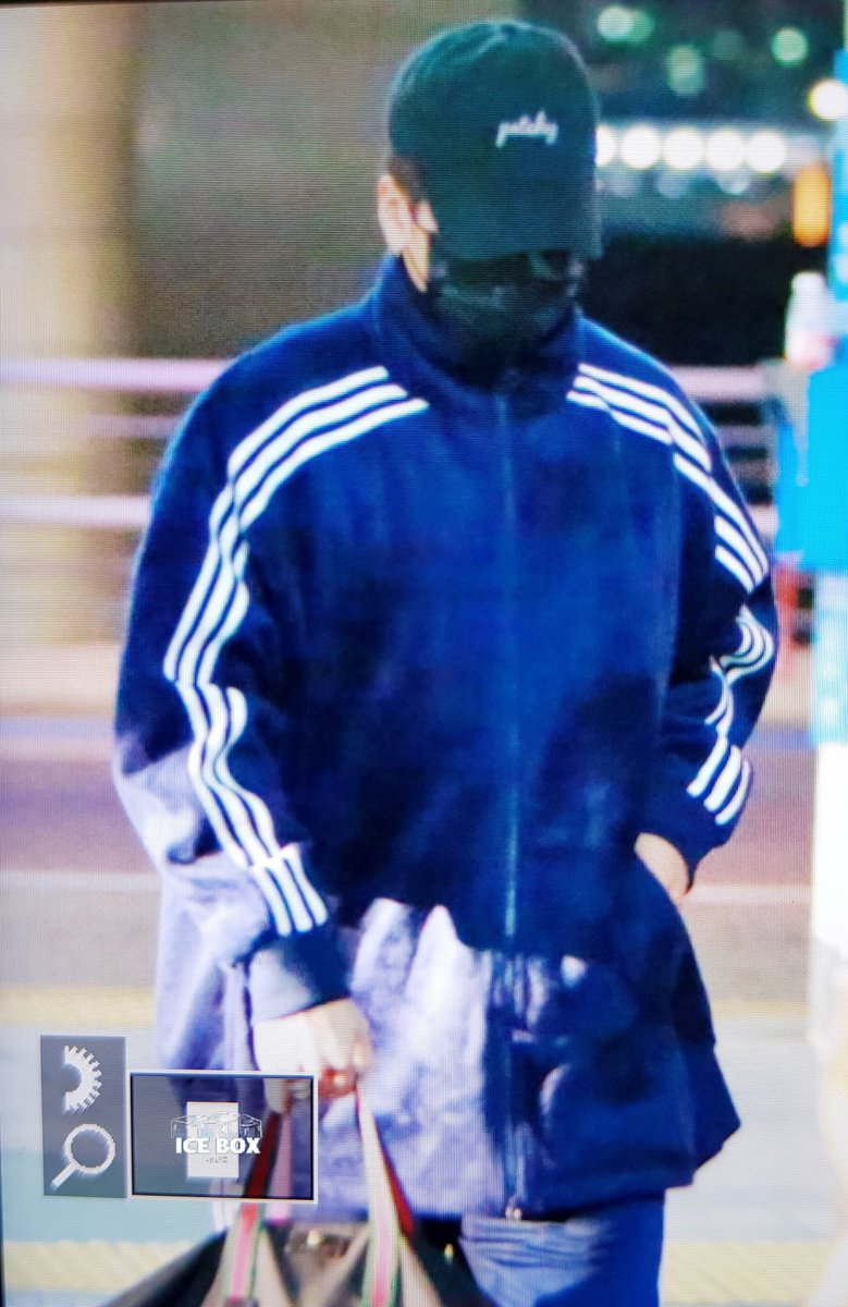 ICEBOX_23C's tweet photo. 【Preview】
180119 인공출발 ✈
#갓세븐 #GOT7 #잭슨 #JacksonWang https://t.co/fALcI5SQrH