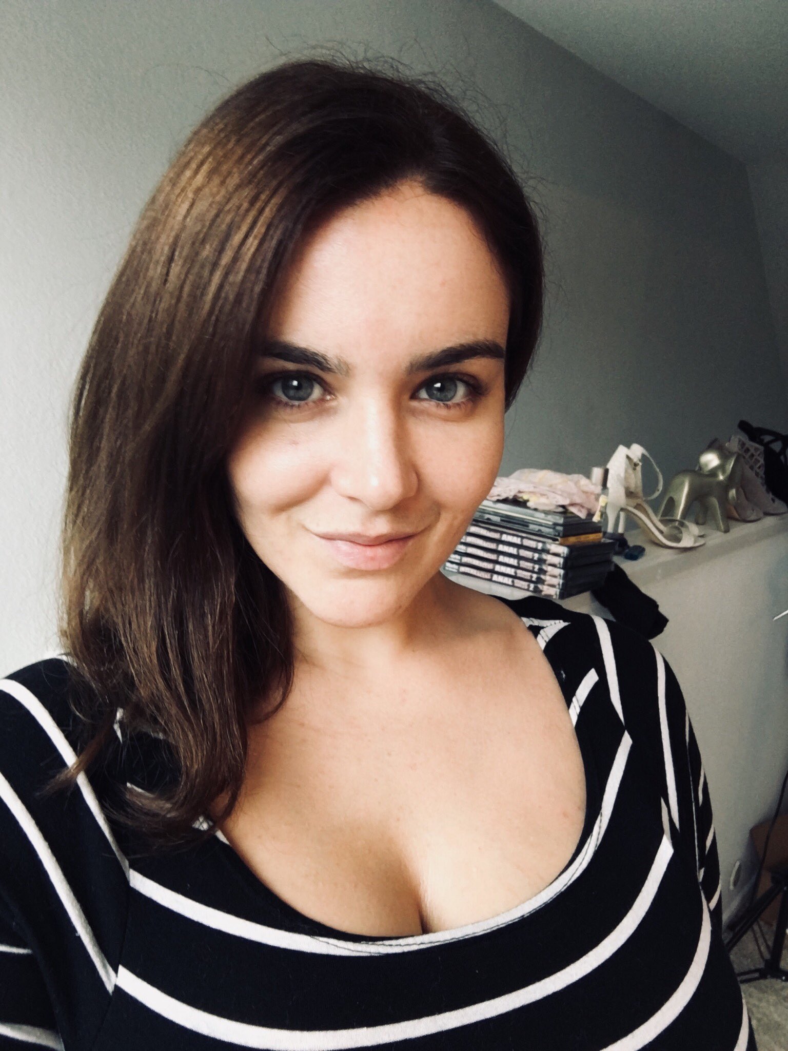 Natasha Nice 🇫🇷🇨🇺🇺🇸 on X: New hair color! Back to my darker roots  💁🏻‍♀️ t.coty9xLPC6Md  X