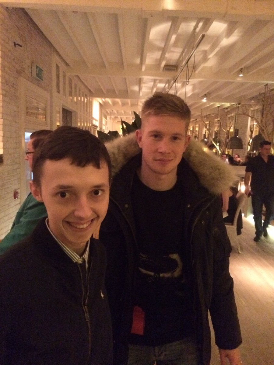 George41019515's tweet photo. @DeBruyneKev Just seen Kevin in @AustralasiaMcr! Top man!!! 😊👍 https://t.co/LuTNFG3HVs