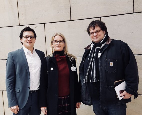 alexander_vogt's tweet photo. 7-Tage-Regel bei Mediatheken, Urheberrechte u. die Einkommenssituation von Drehbuchautoren: guter Austausch mit Dirk Udelhoven u. @katharinamling vom @vdd_drehbuch. Danke für spannende Einblicke in die Arbeitsweise u. Jobsituation der kreativen Köpfe. #nrw #spd #medien #landtag https://t.co/sIxUFlB1B2