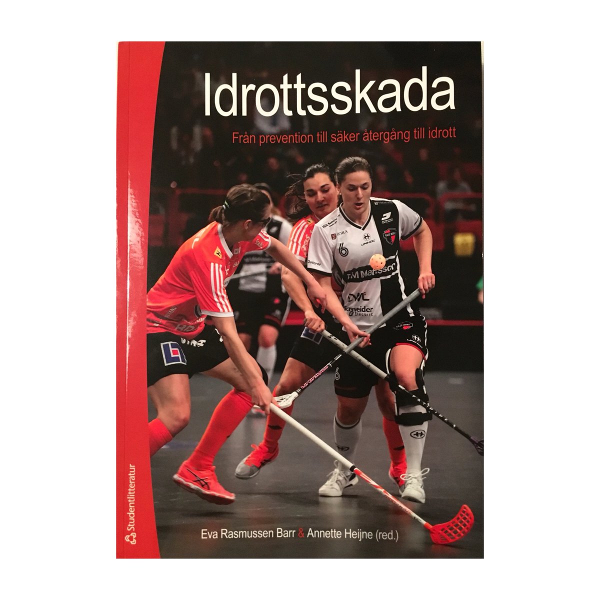 RasmussenBarr's tweet photo. Helt färsk från pressarna. IDROTTSSKADA - Från prevention till säker idrott. #idrottsmedicin https://t.co/SGa3S2hoZr https://t.co/1qWlKegPoa