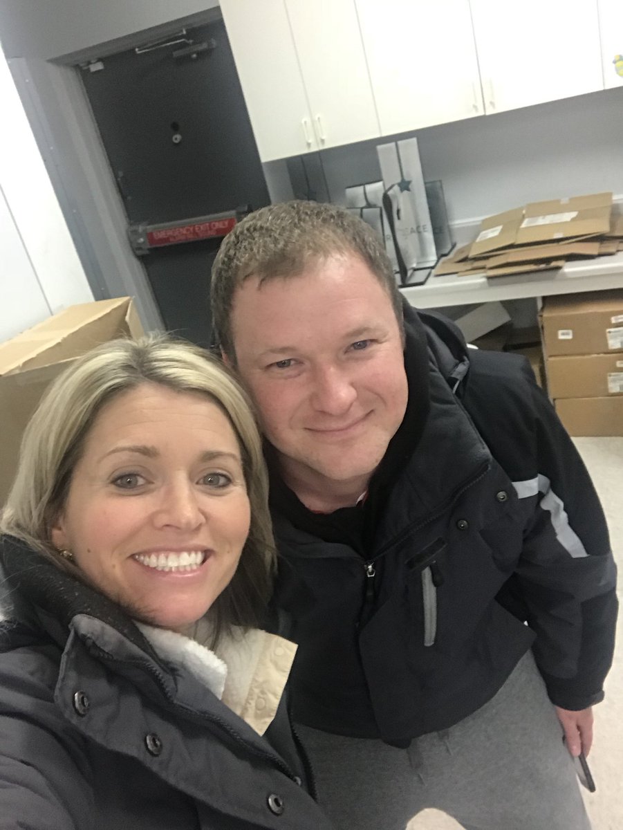 slazette's tweet photo. BAT team in action late night! Saving T-Town! 🦇 📱 @Team_MonroeSt @judy_cavalieri @THEKristimeyers @alysonwoodard https://t.co/axXRv2AlbF