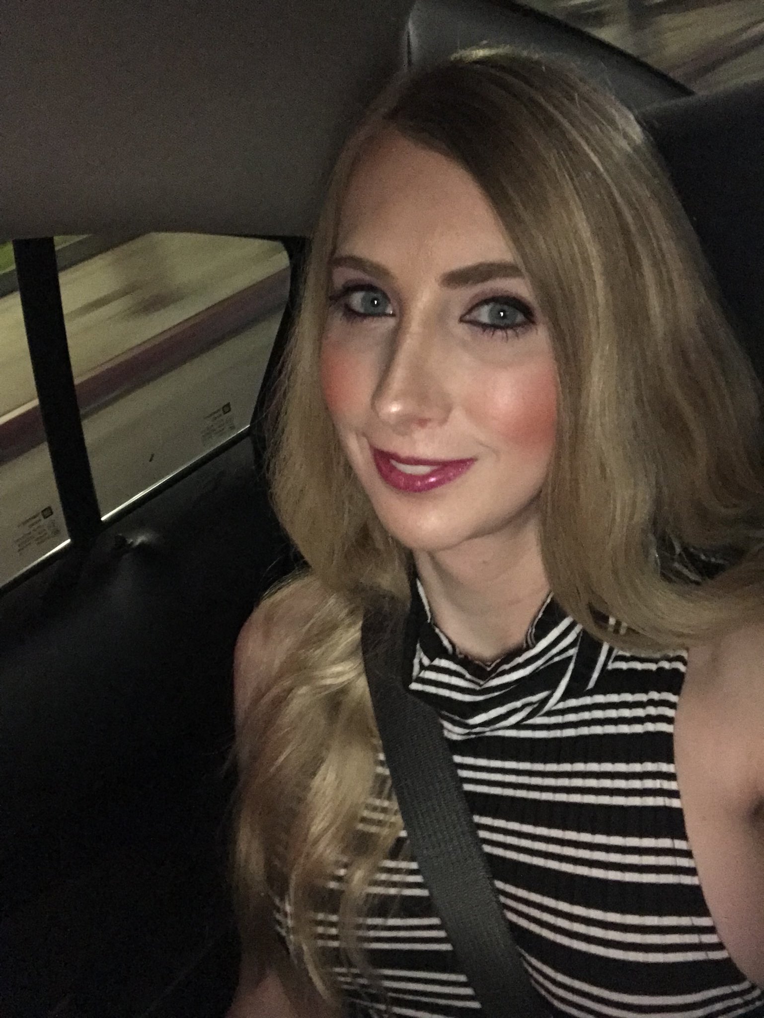 X 上的Janelle Fennec：「On my way over to the @XBIZ awards! Very Excited 😊!  https://t.co/xSsLmRcHWh」 / X