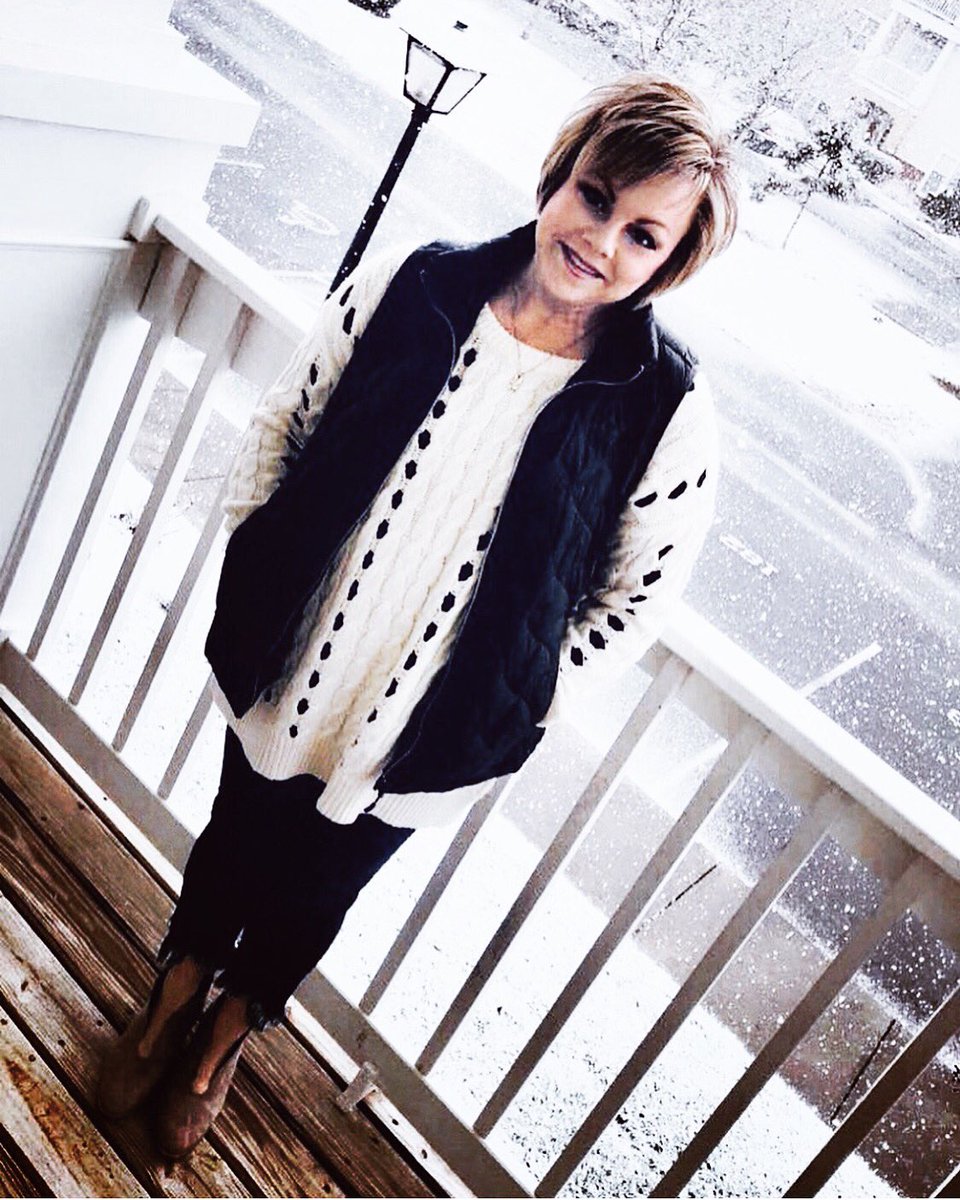 thehealthdare's tweet photo. CLIENT REPOST π:
βCharlotte snow day...pics of me (not afraid to take full length pics anymore!β #TheHealthDare #iDareCharlotte #charlottenc #clientoftheday
_____
Itβs client comments like this that bring the biggest smiles to our faces!#90daytransformation #TryIt #iDareYou https://t.co/rXpRxelJUP