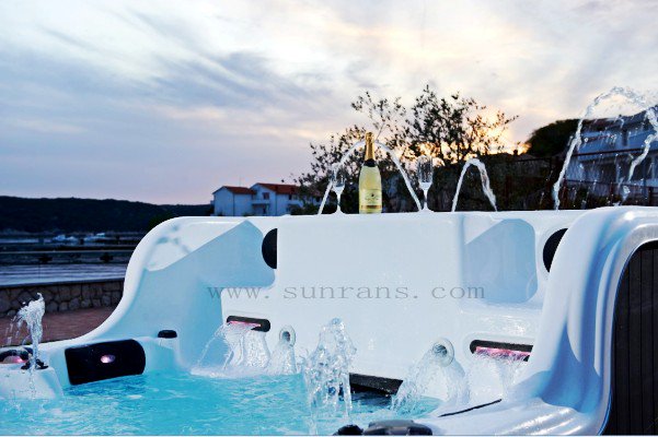 NicoSunrans's tweet photo. Sunrans Swim pool #Swimming #Swim #swimmingpool #Balbao #Aristech #Jaccuzzi https://t.co/ROlVkWozu6