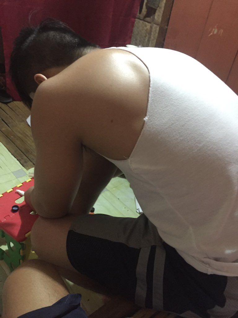 alter_jakol's tweet photo. Nagmasahe ako sa dalawang lalaki kagabe, isa katrabahonko at eto nman kaibigan nya.,
Sexy,macho at ang kinis pa nya., 20y/o plang sya.. pinatagilid ko sya di nya napigilan, tumayo jun2x nya, at ayun, minasahe ko itlog kasama jun2x nya., tang ina shit, pati titi ang kinis.. sarap https://t.co/cqRu23NjWq