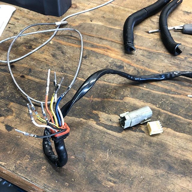 motochopshop's tweet photo. Yay internal wiring on @keyfern55 XR1200 #motochopshop #idontworkonharleys #harleydavidson #harley #sportster #xr1200 #tracker #streettracker #cafefighter https://t.co/1tv0weQYTx