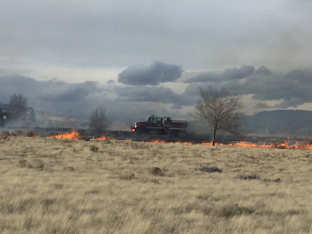 TMFPD's tweet photo. Truckee Meadows is being released from providing mutual aid to @RenoFireDept on a #brushfire on South Virginia. Held to 5 acres, cause unknown. https://t.co/pwa8rjHEm4