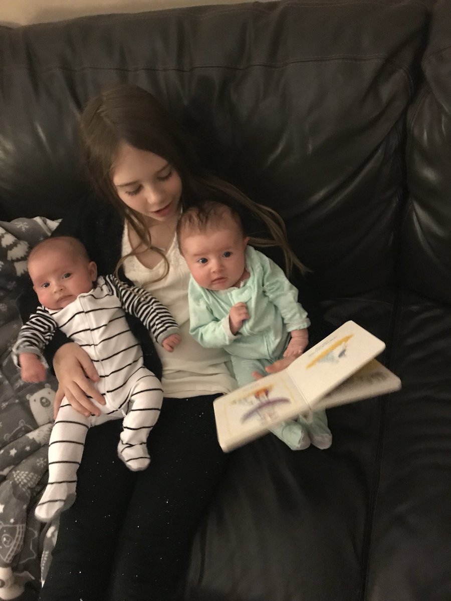 jolenef07's tweet photo. 4th grader reading to twin sisters! ❤️ #AACPSAwesome #AACPSReadWithMe @ShadySideAACPS @aacpl https://t.co/FAkmdvet3A