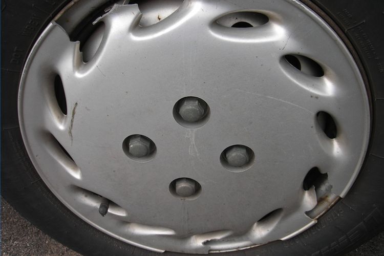 Don't let this be you!
We can help you find your factory original replacement hubcap :)
hubcaps.org