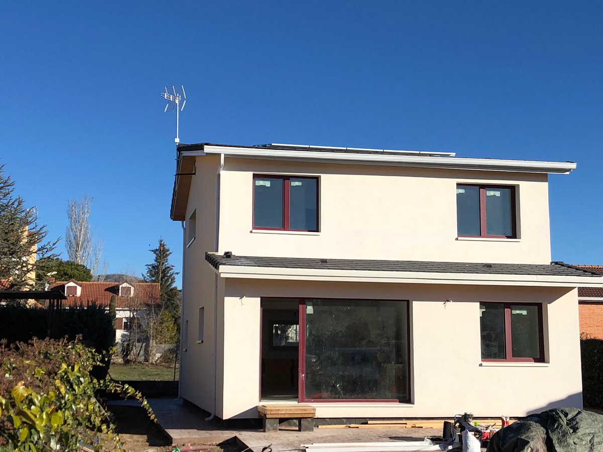 BioPasiva_'s tweet photo. Misión cumplida!!, hemos pasado la última prueba necesaria para conseguir la certificación de nuestra #Passivhaus de #SotodelReal, el test de #blowerdoor!!, aunque algo ajustado, pero lo hemos superado! Gracias a todo el equipo #100x100madera! Ahora a esperar el certificado https://t.co/pCZjoJ8PPv
