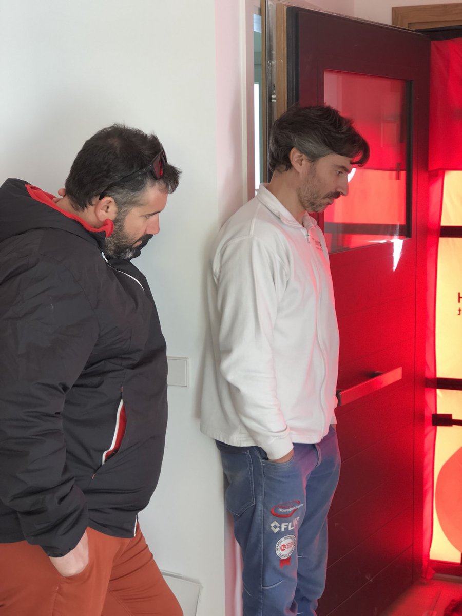 BioPasiva_'s tweet photo. Misión cumplida!!, hemos pasado la última prueba necesaria para conseguir la certificación de nuestra #Passivhaus de #SotodelReal, el test de #blowerdoor!!, aunque algo ajustado, pero lo hemos superado! Gracias a todo el equipo #100x100madera! Ahora a esperar el certificado https://t.co/pCZjoJ8PPv