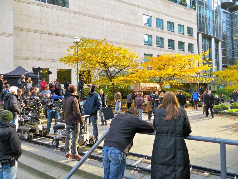 It's been 5 years since #Fringe ended. I'm so thankful to have been able to meet the cast &amp; watch filming. To have made such amazing friends through this wonderful fandom. Thank you <a href="/bad_robot/">Bad Robot</a> <a href="/VancityJax/">Josh Jackson</a> <a href="/thejohnnoble/">john noble</a> #AnnaTorv <a href="/JHWYMAN/">JOEL WYMAN</a> <a href="/jeffpinkner/">JEFF PINKNER</a> for bringing us together!