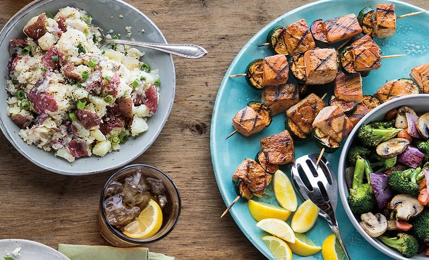 GoldenBasket_'s tweet photo. Having a date night soon? Need a dinner for the entire family? We do both couple meals and family size meals, perfect for any occasion. Check out these family size grilled salmon skewers and potato salad. Should we add it to our menu? We need your opinion! #salmon #eatgolden 😛🐟 https://t.co/DB7e5C54aB