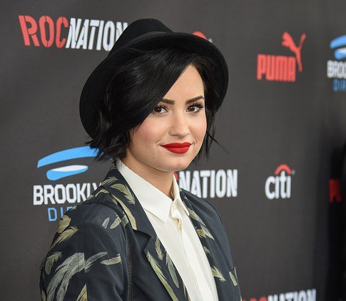 sudessw13's tweet photo. Ama çok şükür uykum gitti sadece biraz yorgunluk var ve acıktım lan @ddlovato #BestMusicVideo #SorryNotSorry #iHeartAwards https://t.co/48NyvpELRm