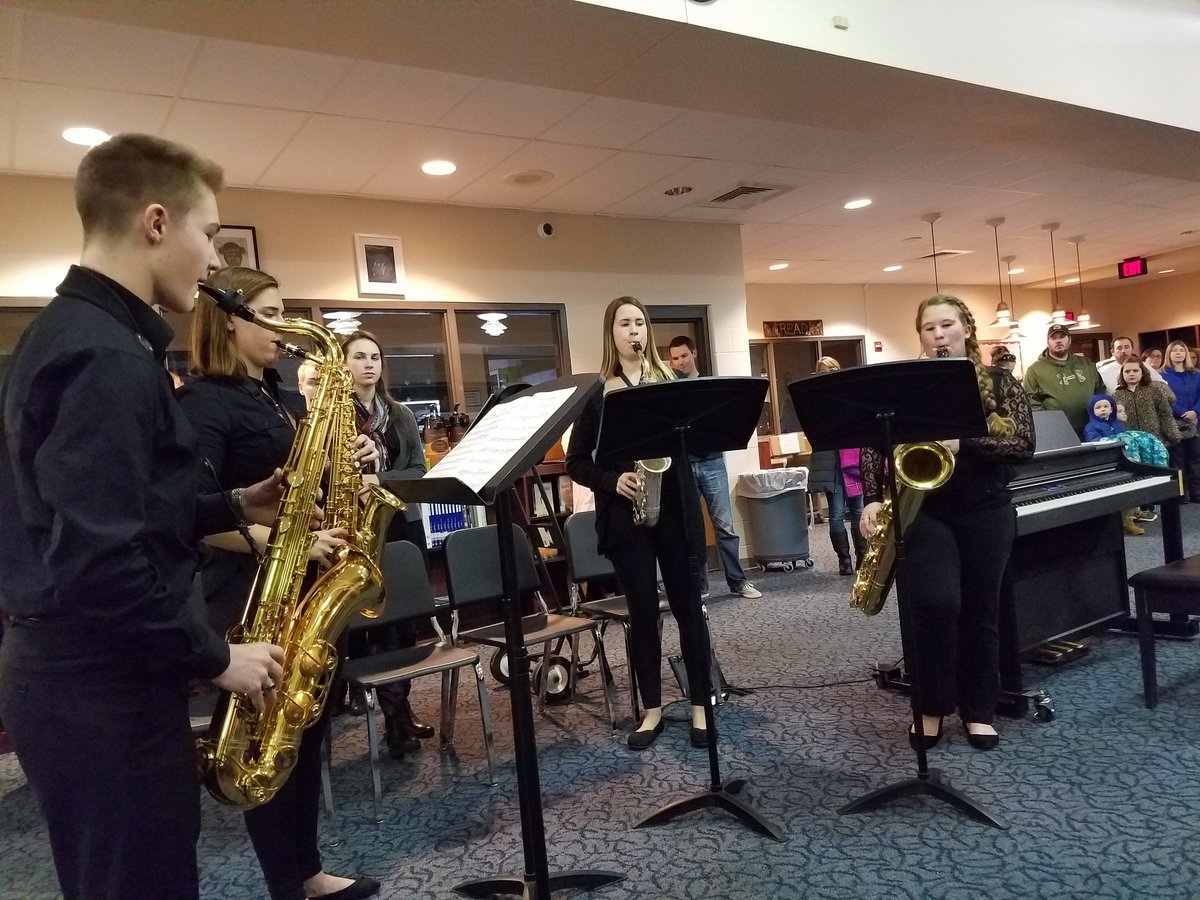 Students perform for School Board Recognition Month.  #sesdproud