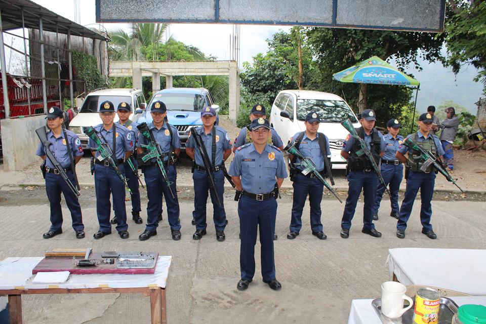 PNPBenguetPPO's tweet photo. Acting Provincial Director, PSSUPT LYNDON A. MENCIO visited Sablan MPS. PD's topic focused on Anti-illegal drug issues and internal security problems
#PDatWork
@CordilleraPNP @rwinp88 @RDPROCordillera @ProcorRpcrd https://t.co/rWEDoZXh5x