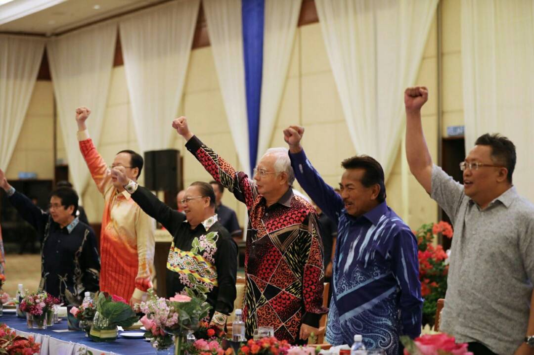 NajibRazak's tweet photo. Saya yakin @barisanasional Sabah mampu menang besar andai semua bersatu padu dan komited sebagai satu pasukan. Jangan berhenti bekerja keras, terus berjuang sehingga ke penghabisan PRU-14 nanti! https://t.co/L7R7CrETco