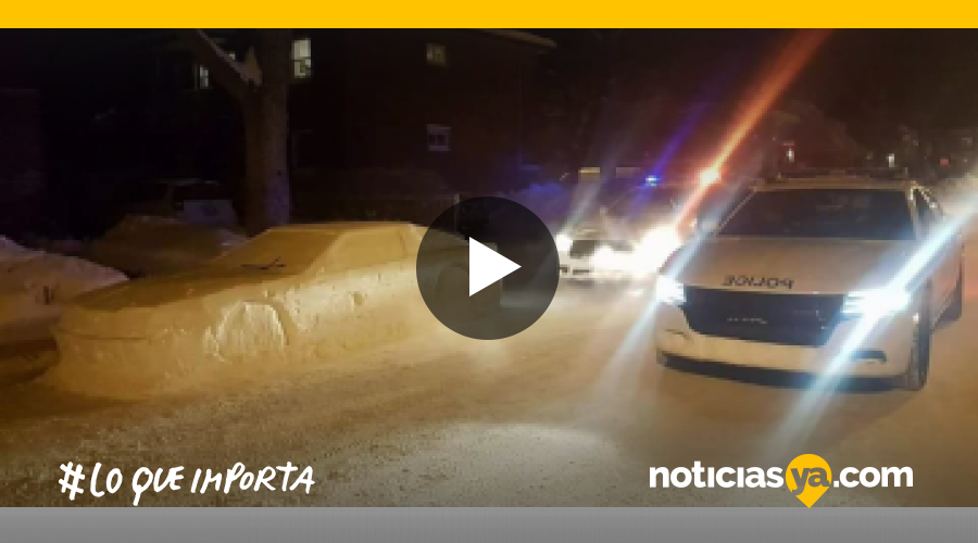 ElPasoYa's tweet photo. VIDEO: Hombre engaña a oficiales con un auto hecho de nieve https://t.co/wZQj4anHbV https://t.co/Kq9R4jrzbF