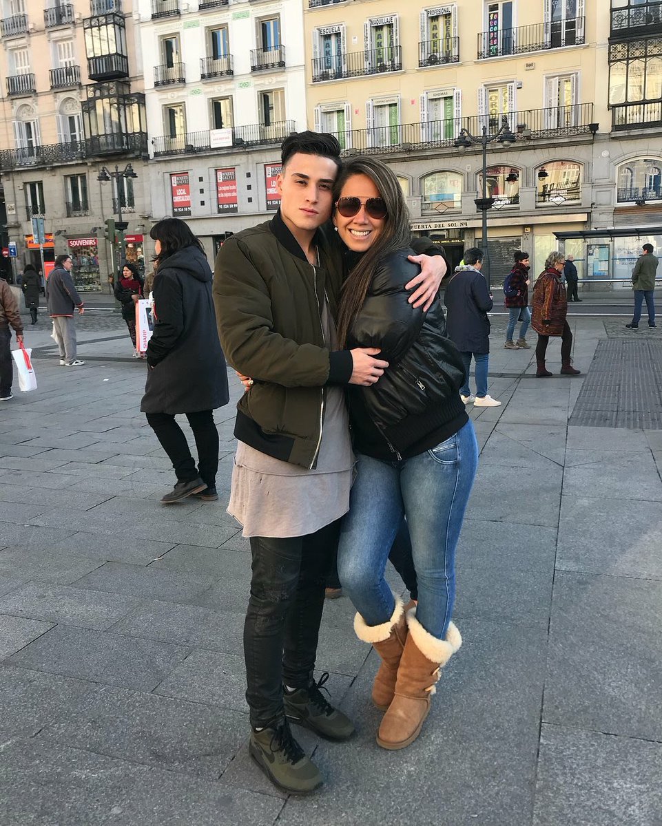 MelissaKlug1's tweet photo. Mi churro mi papi mi rey @beock11 te adoro primito 🇪🇸😘❤️ #primoshermanos #losorbegozosenespaña #teextrañetanto  @PuertadelSol #Madrid https://t.co/UKFMuFsU1N