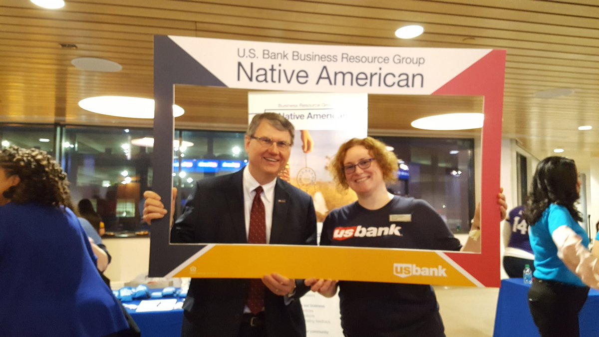 az3dbandung's tweet photo. At U.S. Bank All Employee Event with CAS leader Larry Bendinszki and Native American BRG board member #FutureOfPossible https://t.co/AHV4IxBzZ9