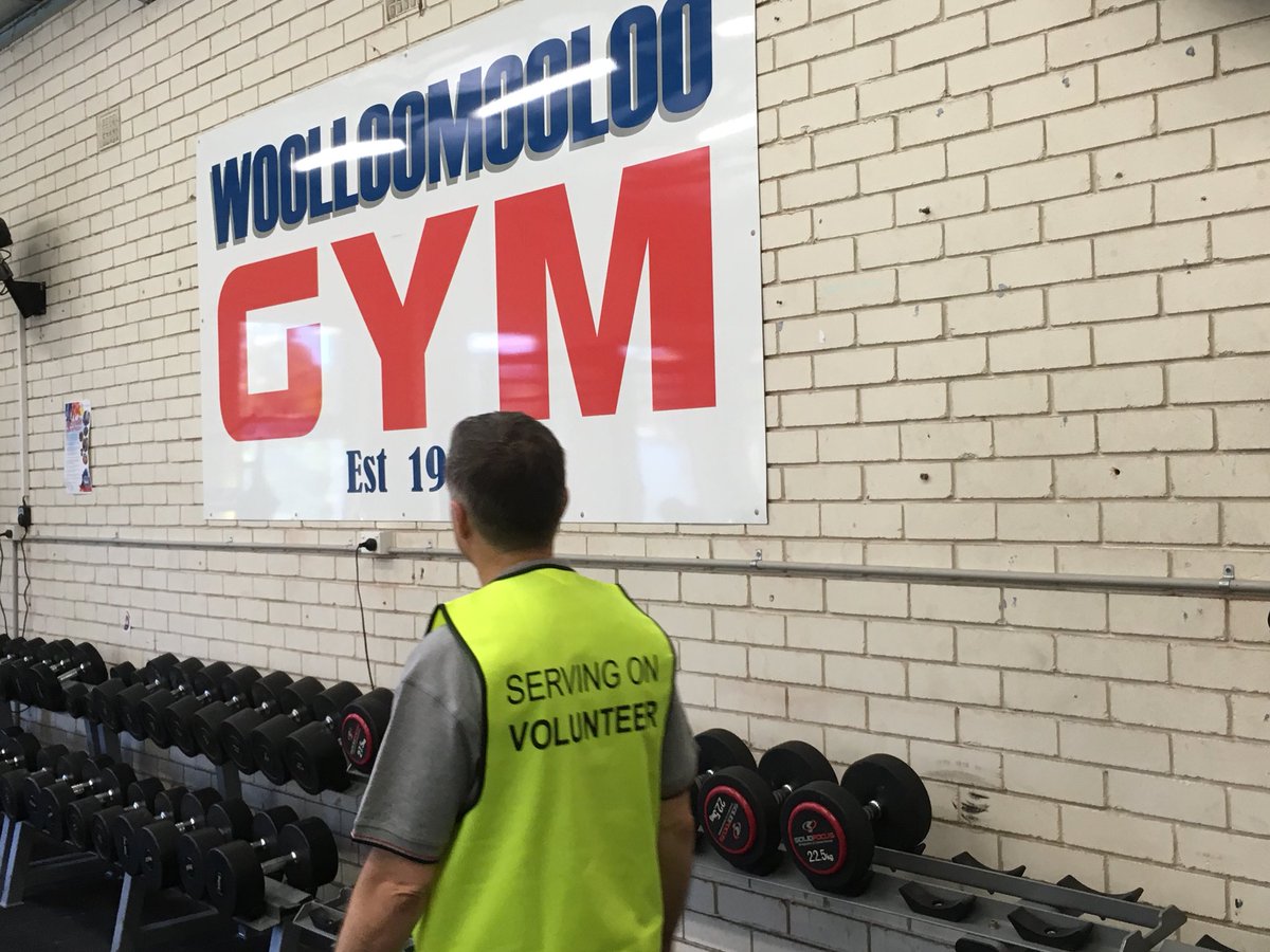 SoldierOnAust's tweet photo. It’s workout time moving heavy weights to prep the walls for painting #RotaryClubOfSydney @PCYCNSW #Volunteer #ServingTheirCommunity #ServingOn https://t.co/5tBYbOsDpv