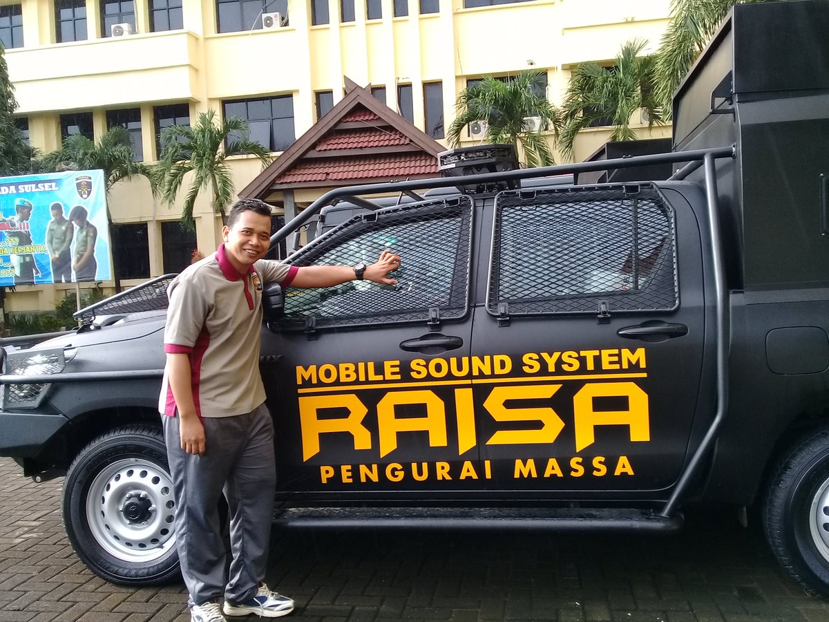 Briptu_Fachry's tweet photo. Alhamdulillah setelah ngeFans sekian lama,bisa foto bareng sama @raisa6690 ,bisa menyentuh dan merangkulnya,makasih @raisa6690 pelukan hangatnya,tetap semangat ya
#briptufachry https://t.co/Q0qIKWFf5z