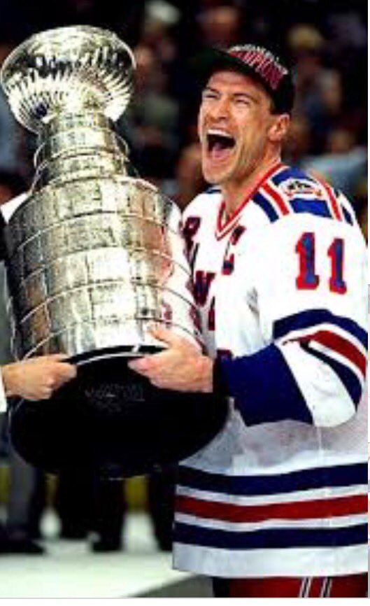 Happy birthday to the GOAT, Mark Messier! 
