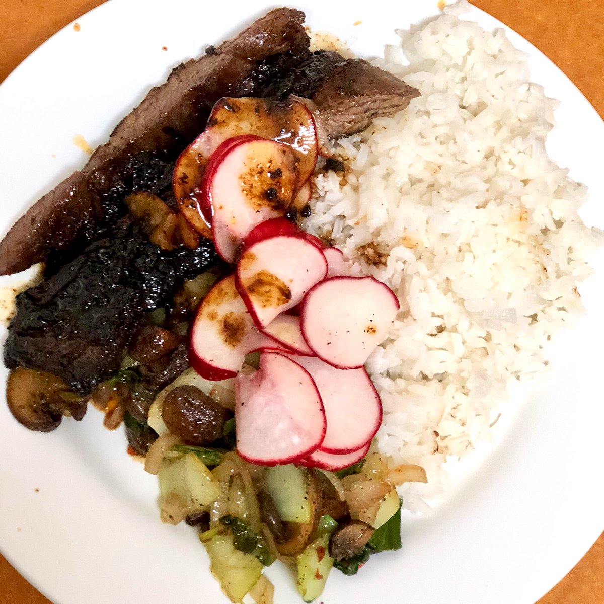 KellyCDB's tweet photo. Damn I love food. This is so good. Ginger-marinated steak with stir-fried vegetables and jasmine rice #blueapronmeals #blueapron @blueapron https://t.co/7IYobiRz8P