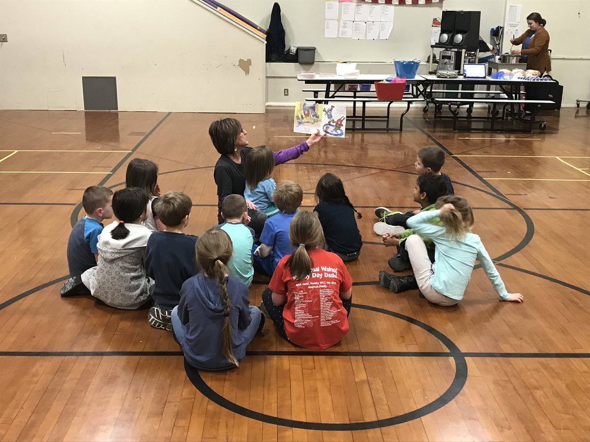 KevinCaseDSD's tweet photo. #MobilizingLiteracy family activity tonight at @WalnutPatriots Embracing early learning and literacy. @ksdehq #KindergartenReadiness #KansansCan @jcaseprek #EmporiaProud #CommunitiesInSchools https://t.co/zlaVqQdNY6