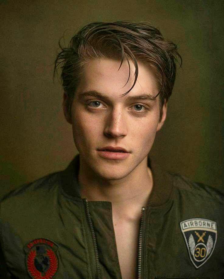 GuardianDavis's tweet image. -Devan Davis.

-Ravenclaw, individualismo e inteligencia.

-Guardián.

-Rol adaptable.

-Multiépoca.

-#OC

¿Rt para darme a conocer?