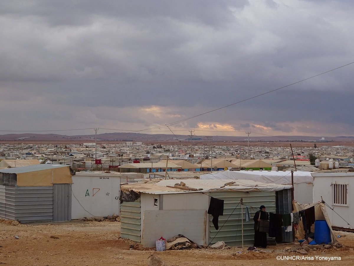 Unhcr駐日事務所 難民支援 In ヨルダン ザータリ難民キャンプ では17年11月現在 約7万9000人の シリア難民が避難生活を送っています すべての世帯にキャラバン コンテナ が割り当てられ テントでの越冬に比べて状況は改善したという声が聞かれ