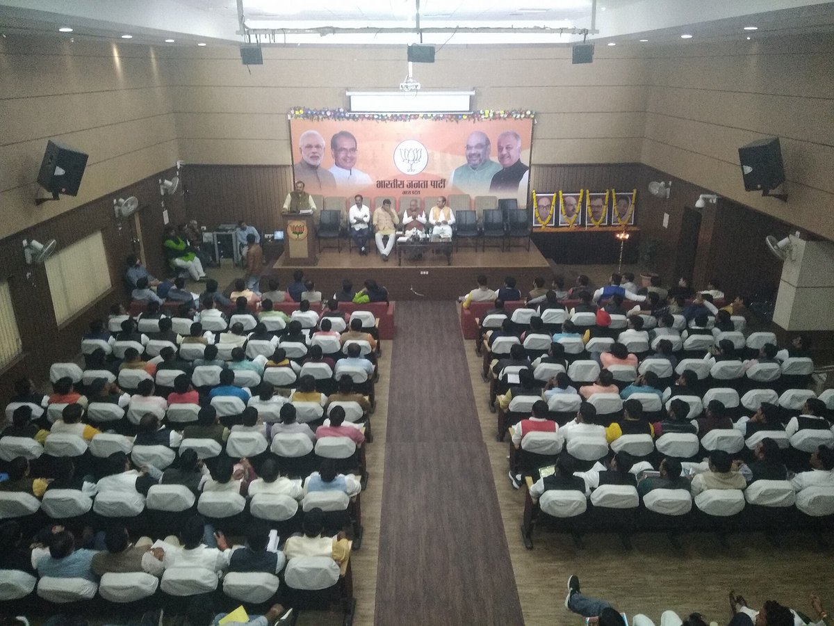 iPawandubey's tweet image. #मेरे_दीनदयाल
आज प्रदेश कार्यालय में राष्ट्रीय चिंतक पंडित दीनदयाल उपाध्याय अंतरराष्ट्रीय सामान्य ज्ञान प्रतियोगिता के संदर्भ में युवा मोर्चा प्रदेश पदाधिकारीयो , प्रदेश समिति के संयोजक एवं सह-संयोजक , जिला अध्यक्ष एवं महामंत्री एवं प्रदेश समन्वय समिति की आवयश्क बैठक ली ।