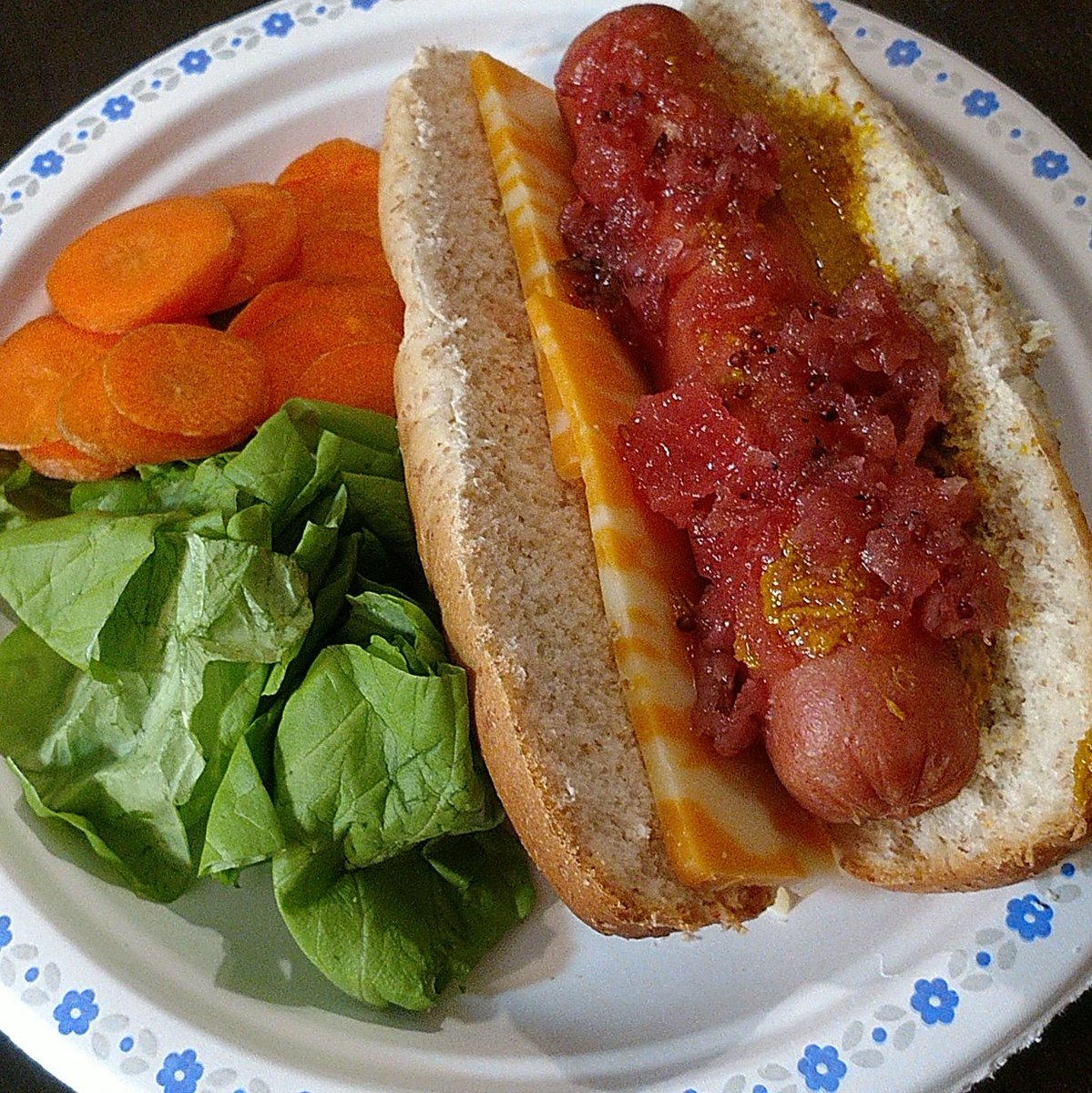A lazy hotdog supper 100% #local !  <a href="/BothwellCheese/">Bothwell Cheese</a> marble, #northgatebakery buns, #langs hotdogs, #lajordcolony carrots, <a href="/floating_garden/">Floating Gardens</a> butterhead lettuce topped off with homemade radish relish and mustard. Thank you <a href="/Fresh2home/">Local & Fresh</a> for making local so easy! #homecook #hotdogs