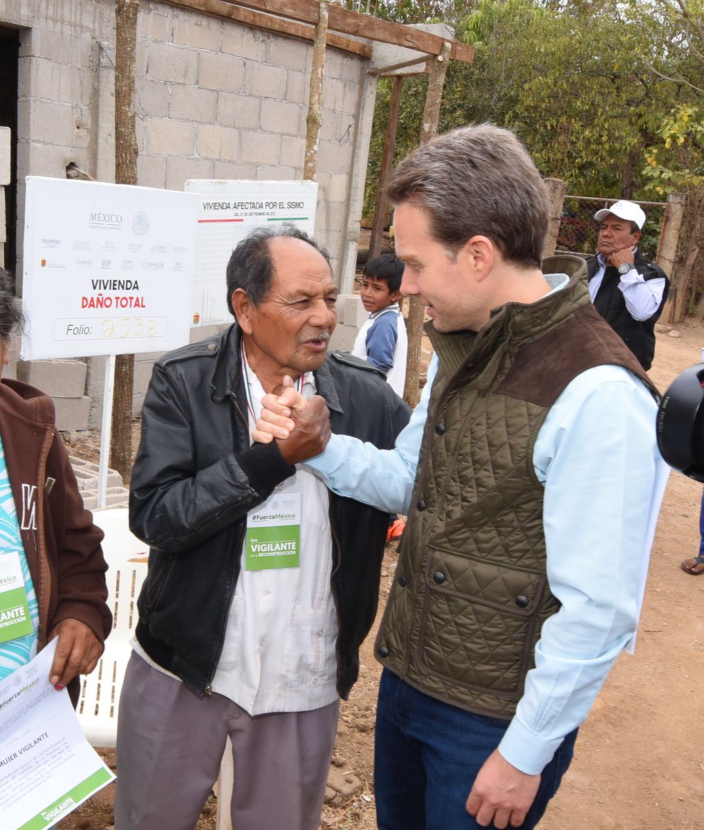 VelascoM_'s tweet photo. Recorrimos el ejido Nueva Palestina en #Jiquipilas con la Sria. @Rosario_Robles_ para constatar el avance en la reconstrucción de viviendas.

El compromiso es uno solo: ¡NO DEJAREMOS SOLAS A LAS FAMILIAS DAMNIFICADAS! https://t.co/XSLSwXURuT