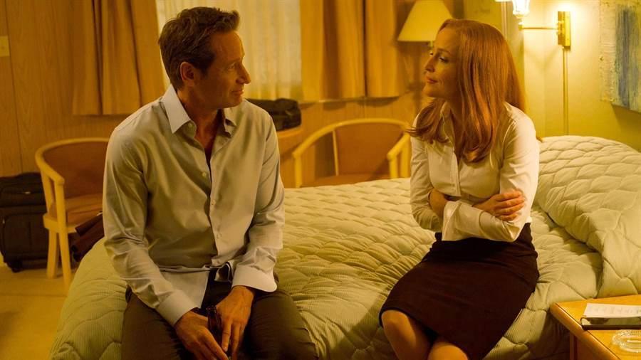 LANACION's tweet photo. The X-Files: las escenas íntimas más esperadas entre Fox Mulder y Dana Scully https://t.co/3At7IubVDz https://t.co/VxLHmA8akE