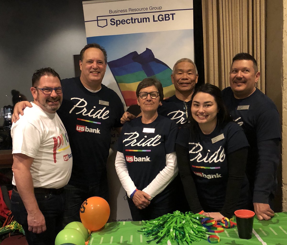 BillChin's tweet photo. Oregon & SW Washington Spectrum Business Resource Group Chapter welcomes U.S. Bank employees to #FutureOfPossible 2018 All Employee Meeting https://t.co/PVCfMlj61r