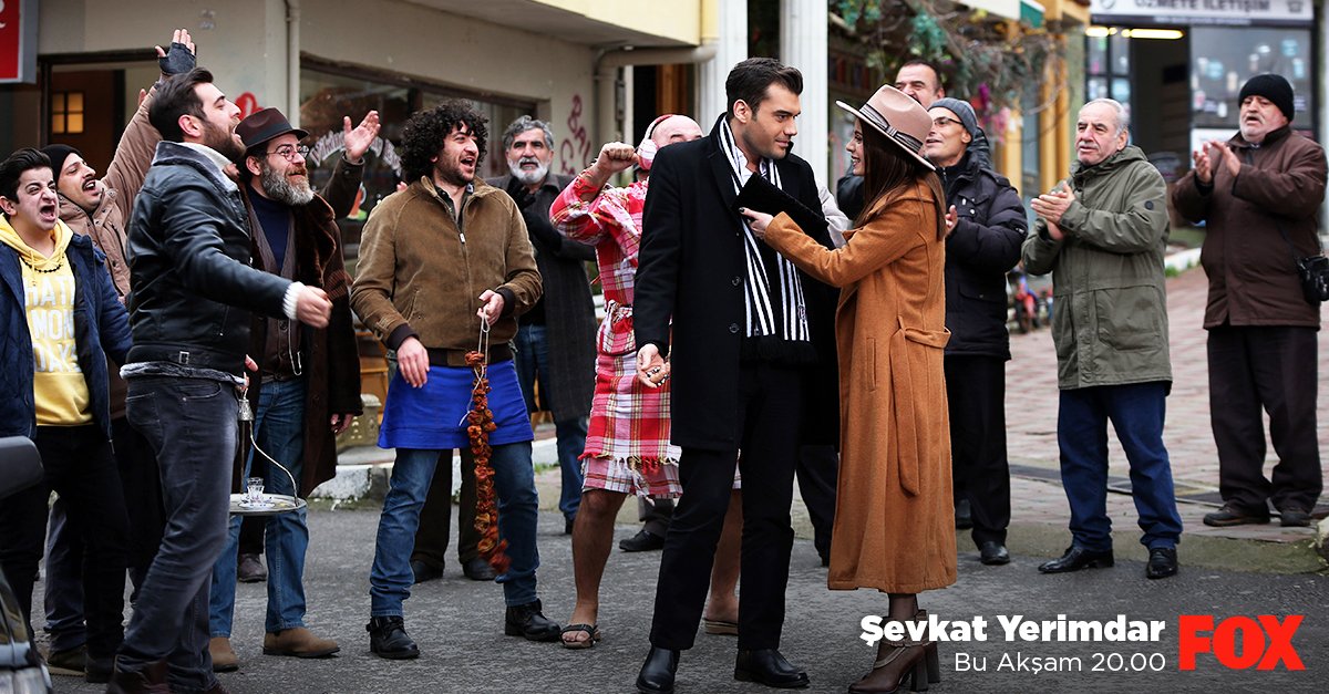 Şevkat ve Esin'in mahalleliye güzel bir haberi var! 😍 #ŞevkatYerimdar yeni bölümüyle bu akşam 20.00'de. fox.com.tr/Sevkat-Yerimda… <a href="/syerimdarfox/">Şevkat Yerimdar</a>