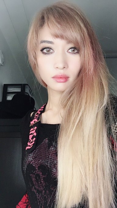 New hair 💇&zwj;♀️🤘 Cut about 9-10 inches 💖💕 https://t.co/5izFjrprtv