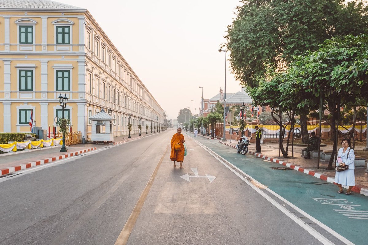 "Do not dwell in the past, do not dream of the future, concentrate the mind on the present moment" - Our wonderful stay at Shangri-La Bangkok... bit.ly/2imbRJA #Bangkok
