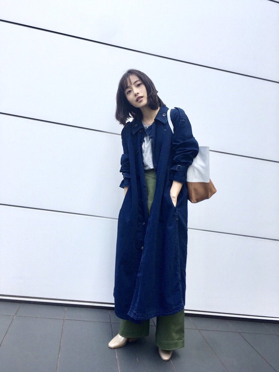 石原さとみの私服 デニム生地のトレンチコートで周りと差をつける 芸能人の私服 衣装まとめ Woomy