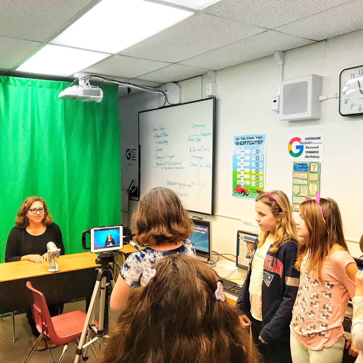 cdfnchico's tweet photo. Another episode SVTV in the can! @SierraViewElem #gottalovegreenscreen #sierraviewrocks https://t.co/GUfDzo5OgI