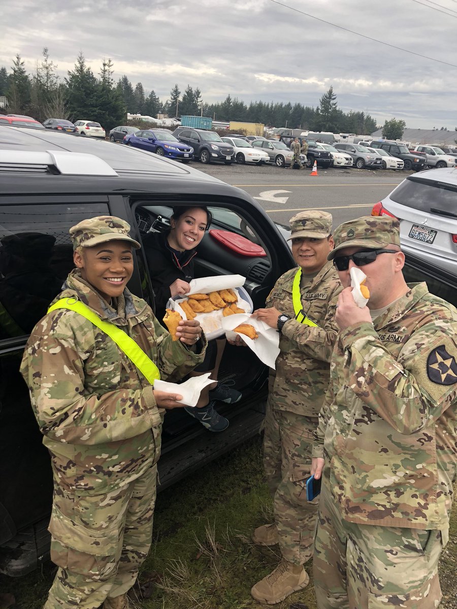 1_23IN_S6's tweet photo. After a few long days of packing, cleaning, rail loading, accounts, and anything else this S6 shop is made up of true professionals. Sharing empanadas that my wife Jolie made for the shop to take care the team!#WeServe #TomahawkFamily https://t.co/E7WtyW3E5I