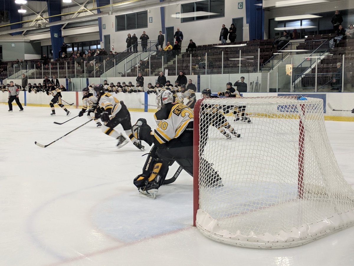 ghobhainn's tweet photo. Sarnia @JrSting_MMAAA swarmed the Wolves tonight in a 3-0 shutout #OnTheRoad @BjaminDiamond &amp; @ckcniall https://t.co/dtd2anlGfu