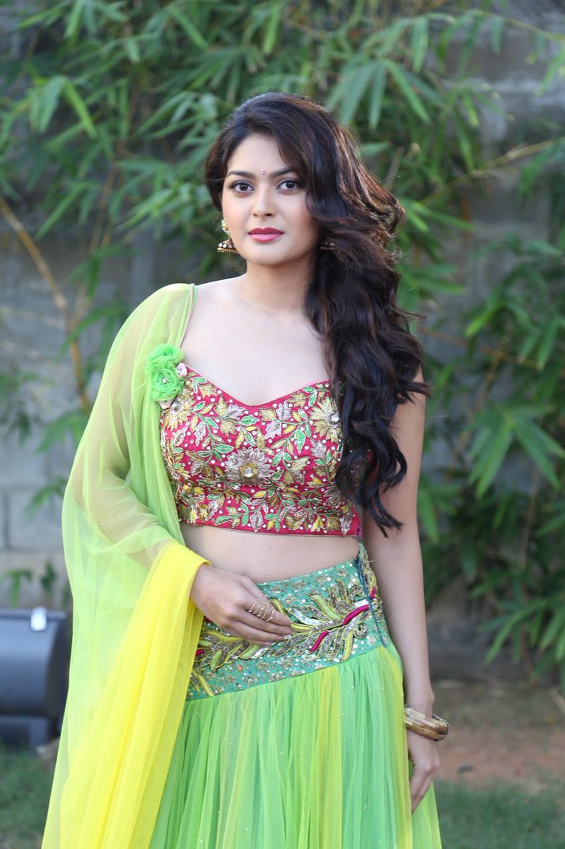 Kollysodaa's tweet photo. Gorgeous #Vaibhavi From #MegaEventStudioGreen
#IAMK #ServerSundaram #SPPR https://t.co/b5tsJQrDov
