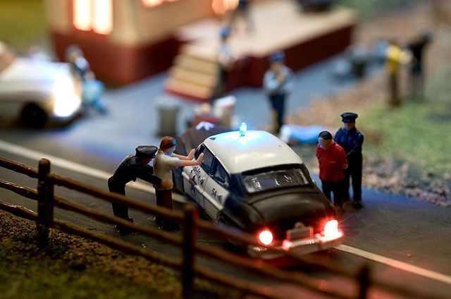 BFPphotos's tweet photo. “Alien Hormone Drug Lab Bust”. A scene from a series I called BlakeVille. #diorama #miniaturephotography #stilllifephotography #stilllife #scalemodel #blakeville #handmadeworld #miniature #fineart #scaleart #scalebuilder #miniatureart https://t.co/A0u24GgfzT