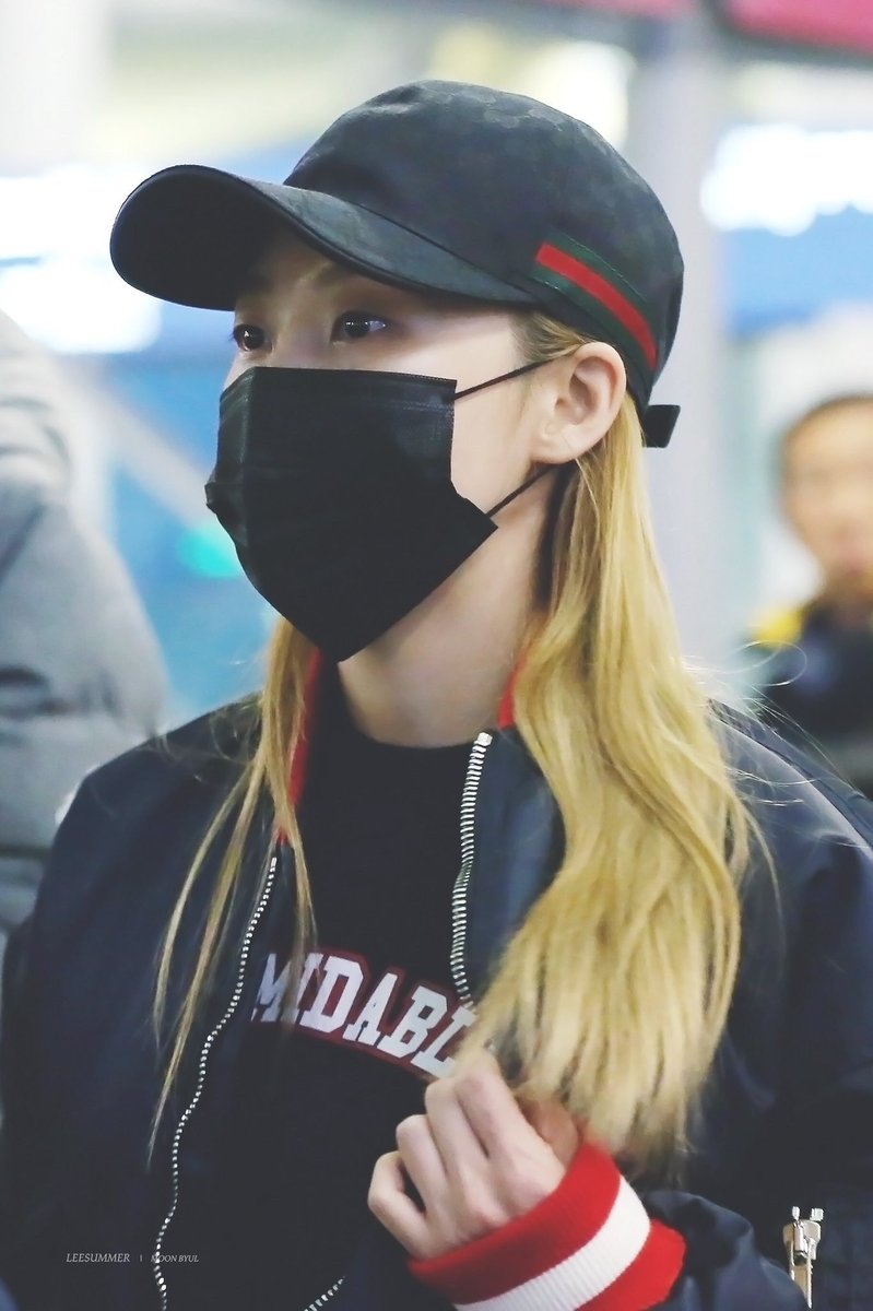 Stearinlys formel Flagermus moonbyul doing things on Twitter: "moonbyul wearing a gucci hat and letting  us know shes a rich bitch (2018) https://t.co/f7LWPtznr4" / Twitter