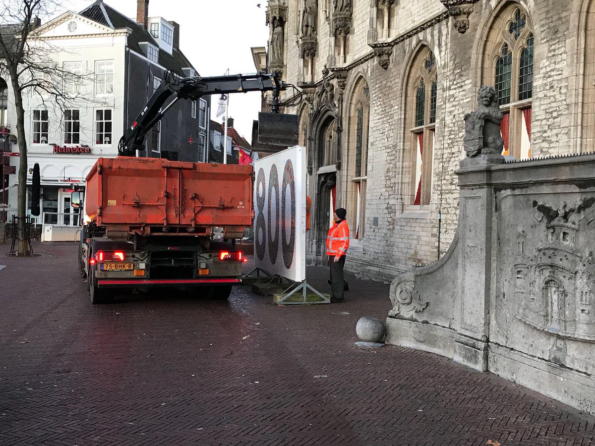 Daar gaat ‘ie! De website van <a href="/middelburg800/">Middelburg800</a> heeft inmiddels ook een ‘monumentenstatus’ gekregen, daar kun je de hoogtepunten nog eens bekijken, als je daar zin in hebt. #Middelburg800

middelburg800.com

Met dank aan Marco Adriaanse voor de foto.