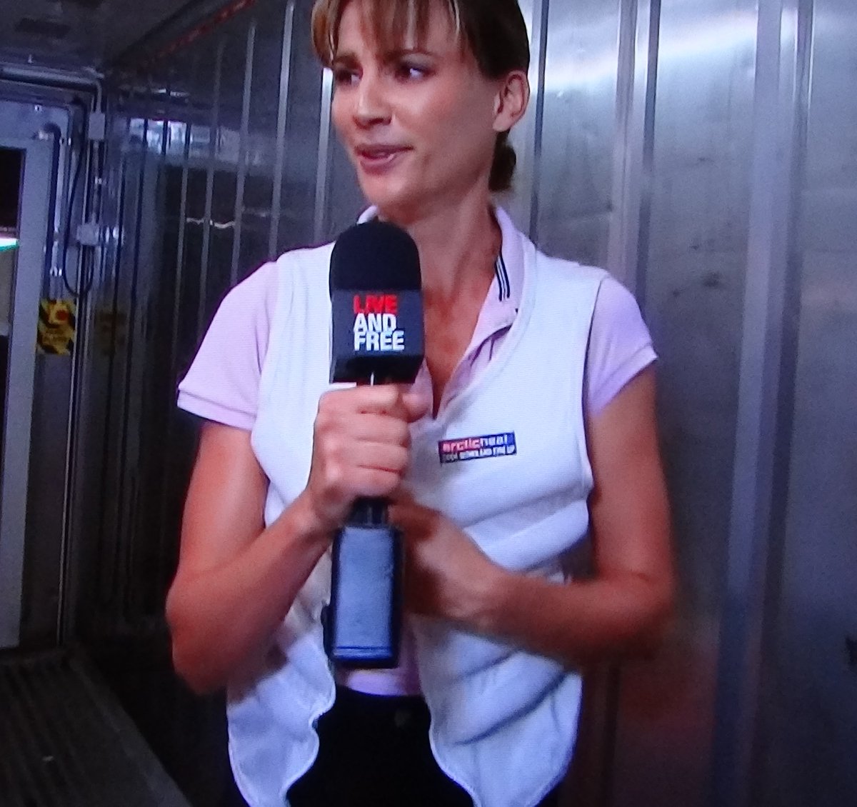 Cool Down Australia (@icevests) on Twitter photo Rachel from @7tennis trying the Arctic Heat <a href="/COOLINGVESTS/">ARCTIC HEAT USA</a> I think she was like brrr thats cool, ice vest #7tennis #AustralianOpen #AusOpen #ausopen2018 #icevest #coolingvest Rachel from @7tennis trying the Arctic Heat <a href="/COOLINGVESTS/">ARCTIC HEAT USA</a> I think she was like brrr thats cool, ice vest #7tennis #AustralianOpen #AusOpen #ausopen2018 #icevest #coolingvest